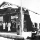 ΦΩΤΟΓΡΑΦΙΑ : 06.07.1931 Φαρμακείο "Mondial" επί της οδού Λαοδικείας & οδού 8 [Τσαλδάρη] [Αρχείο Π. Βασιλειάδη]