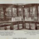 Φαρμακείο Σωτηρίου Γ. Μπαρμπατιώτη Το εσωτερικό 3ης Σεπτεμβρίου 22 (τότε 20) & Χαλκοκονδύλη Πλατεία Λαυρίου. Αθήνα Από το λεύκωμα "ΑΘΗΝΑΙ" που εκδόθηκε το 1925 Αρχείο Liza Koutsaplis ©